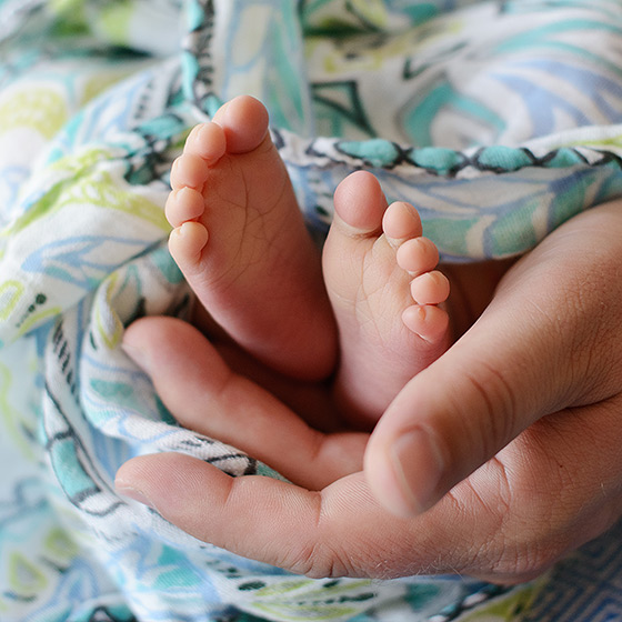 newborn photos in los angeles baby feet