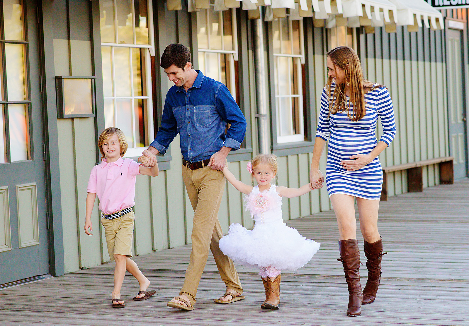 what to wear for spring family photos in old sacramento 