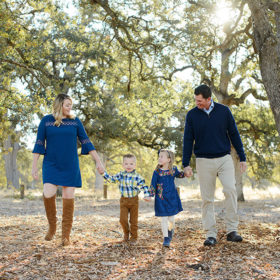 Fall Family Photo in Fair Oaks Park
