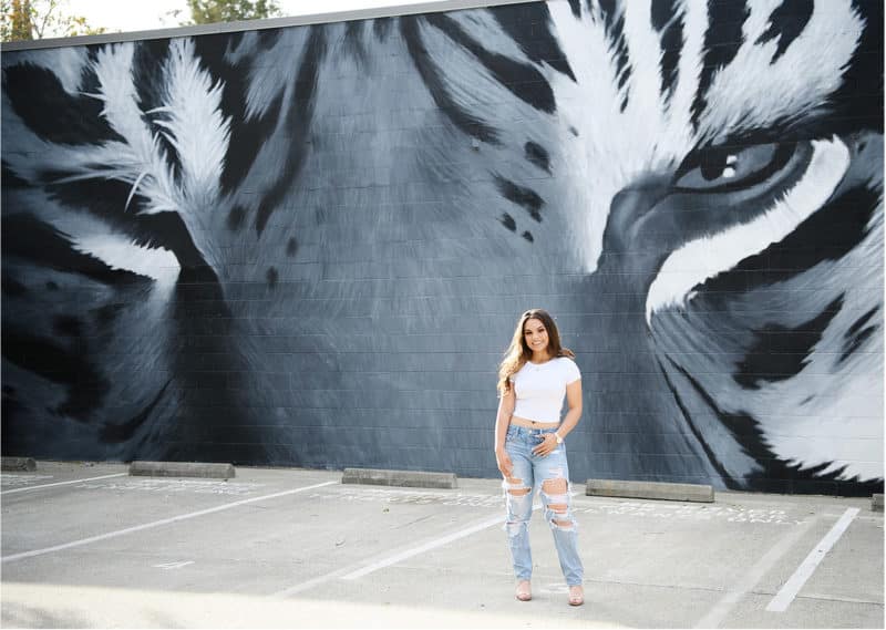 how to dress for an urban look for senior portraits in sacramento